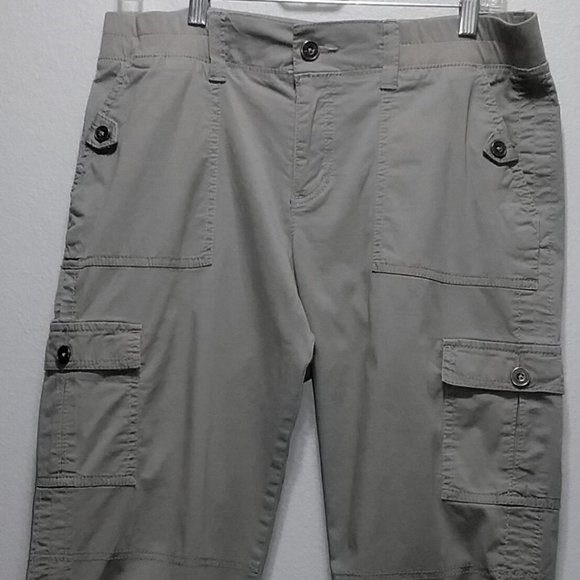 Sonoma Life & Style Pants - Sonoma Capri Mid-Rise Capri Pants. Size: 10.